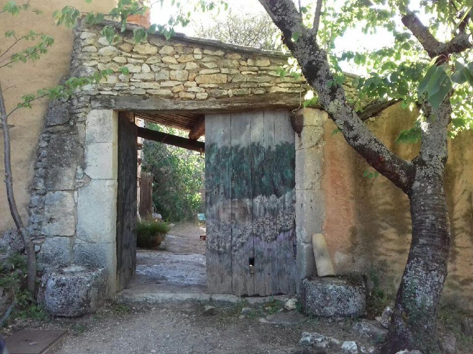 Hotel Le Jas Des Aiguiers Saint-Saturnin-lès-Apt Exterior foto